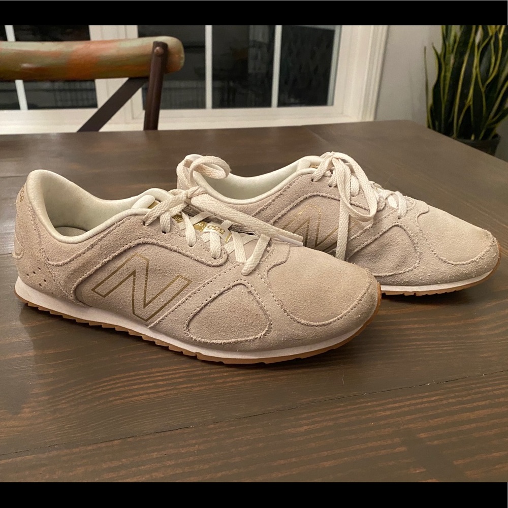 Women’s New Balance 555 Gray/Tan Suede Shoes Sz 8